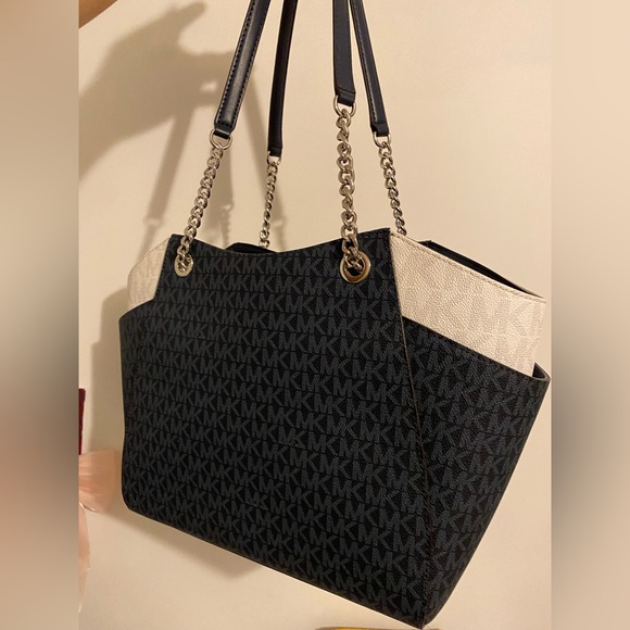 Michael Kors Navy and Cream Signature Tote - Picture 4 of 16